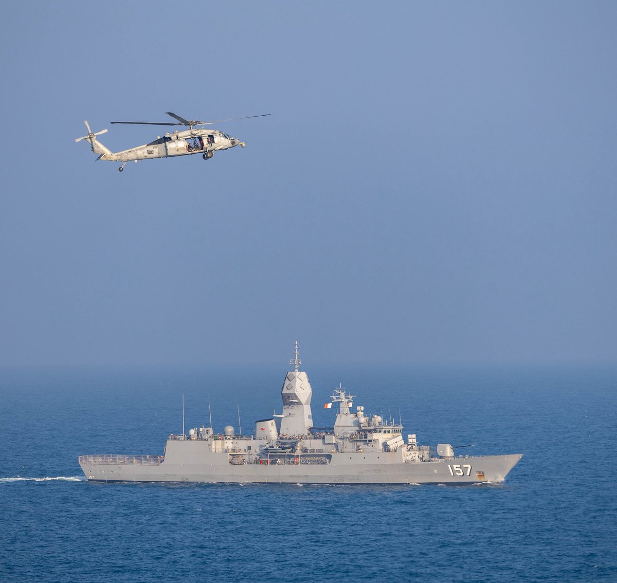 CVN_72's tweet photo. Strengthening interoperability with our friends from down under! 🇦🇺🤝🇺🇸

@Australian_Navy frigates HMAS Stuart and HMAS Perth recently integrated with CSG-3 &amp; USS Abraham Lincoln, taking part in flight operations and conducting a fueling-at-sea in the South China Sea. https://t.co/vbtLSUUecm