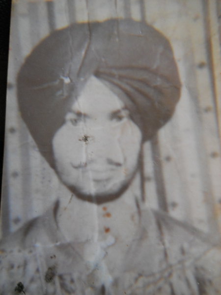 ensaaf's tweet photo. On Sept 23, 1992, Punjab Police from Sultanpur unlawfully Killed Kanwalmanjit Singh (18-19). Security officials did not return Kanwalmanjit Singh's body to his family. Punjab India EndImpunity Visit https://t.co/I3ydkl7jgj https://t.co/aV3Rzqg8wx