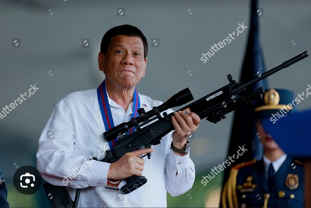 SebastianDDHH's tweet photo. Rodrigo Duterte en Filipinas también lo hacía
Ambos, Fujimori y Duterte, acusados  por crímenes de lesa humanidad. Fujimori condenado, Duterte inicia juicio en la CPI en Noviembre https://t.co/L5vzNw00kT
