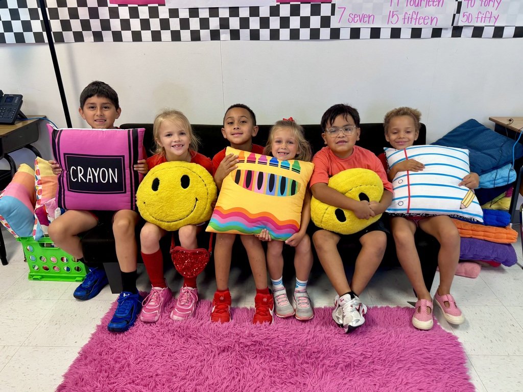 GroesbeckHOW's tweet photo. 🌟🐐 Celebrating our HOW Students of the Month! 🐐🌟
We are so proud to recognize these amazing little Goats as our September Students of the Month! ❤️
#HOWProud #StudentOfTheMonth #GoGoats https://t.co/n839oNY9bQ