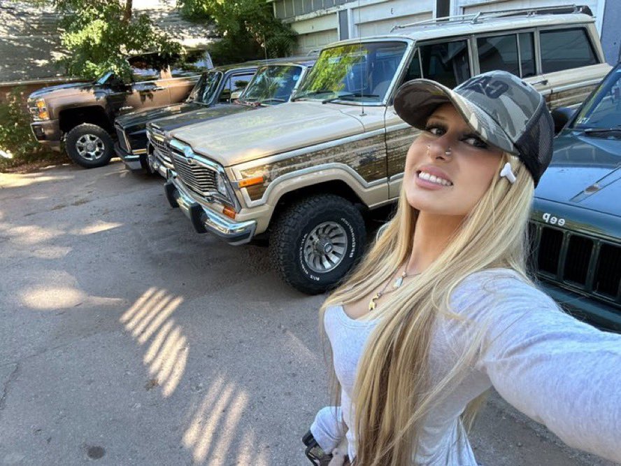 AlexisXJ1H's tweet photo. I may or may not have a problem… https://t.co/RDfUnDplZT