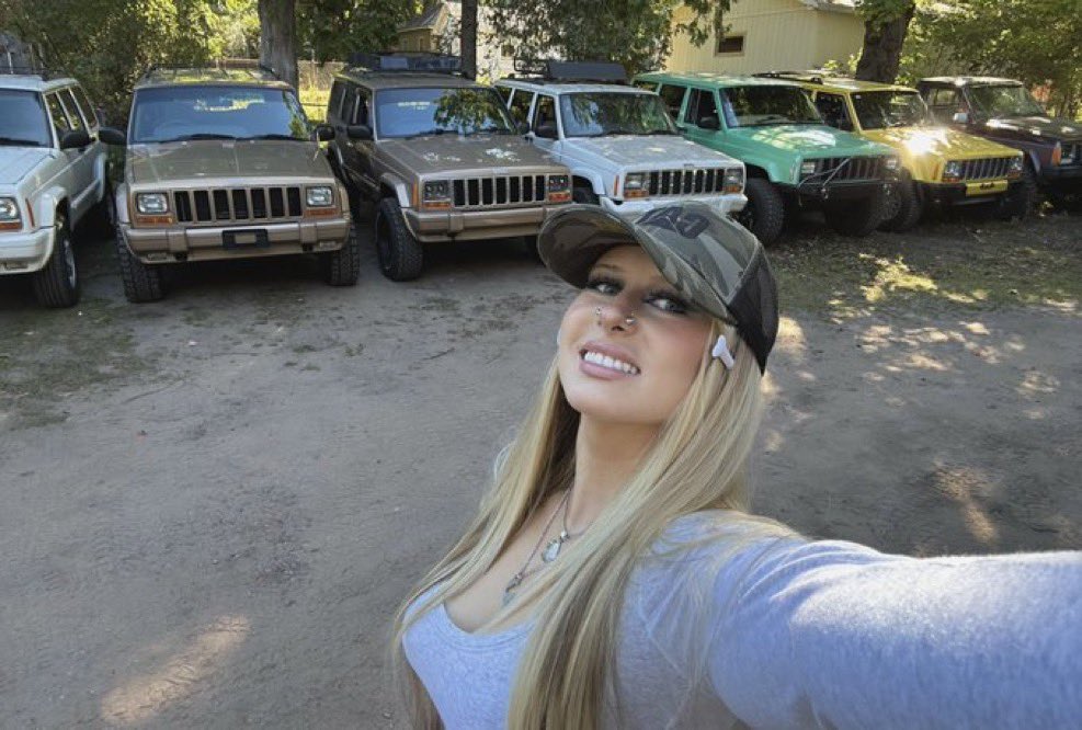 AlexisXJ1H's tweet photo. I may or may not have a problem… https://t.co/RDfUnDplZT