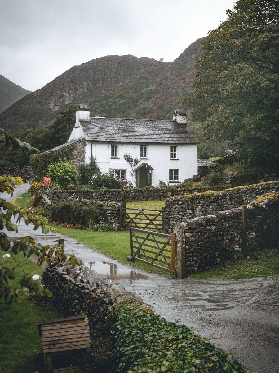visualsofearth1's tweet photo. Stone-built cottages and a rainy Lake District https://t.co/wLwPZyE9fw