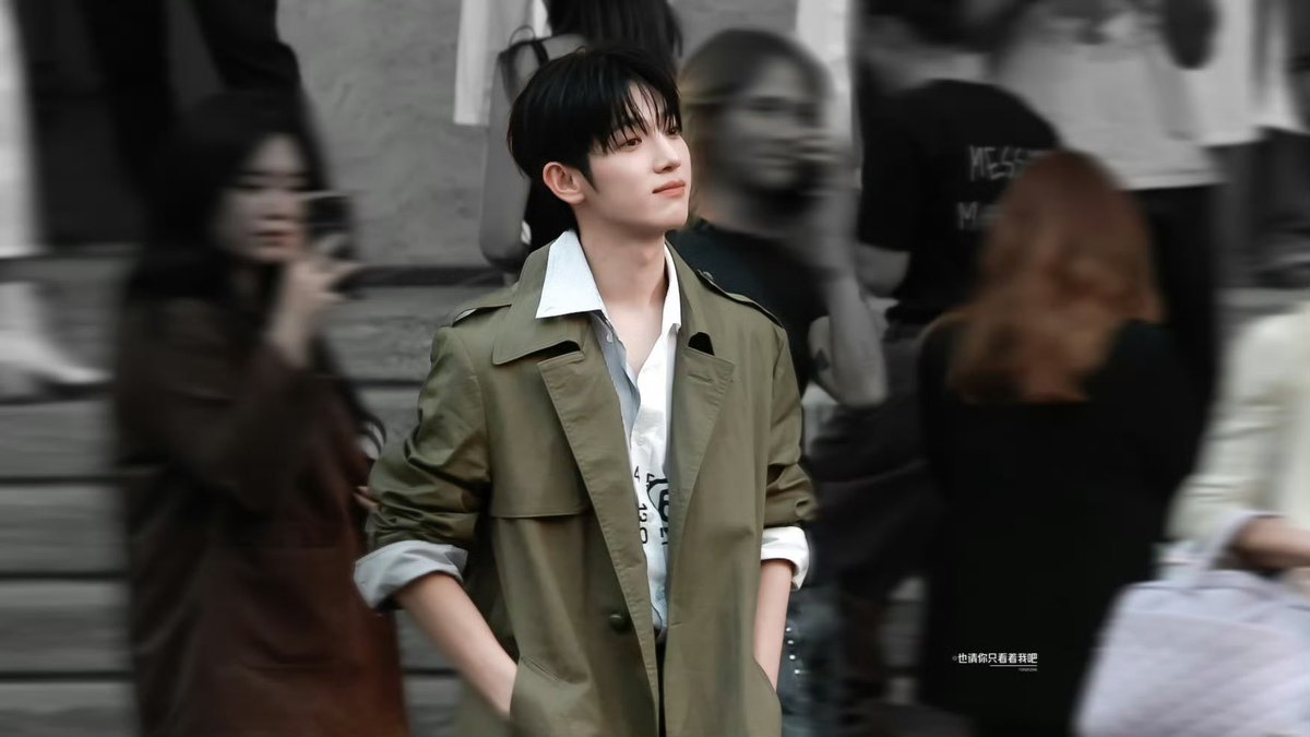 nhphngn's tweet photo. A striking look, a beautiful setting, and Siwoo right at the center of it all. Milan suits him beautifully. 🐰✨

SIWOO MILAN FASHION WEEK SS27

#PARKSIWOOxMM6
#PARKSIWOOMFWSS27 https://t.co/qE8xvpghEk
