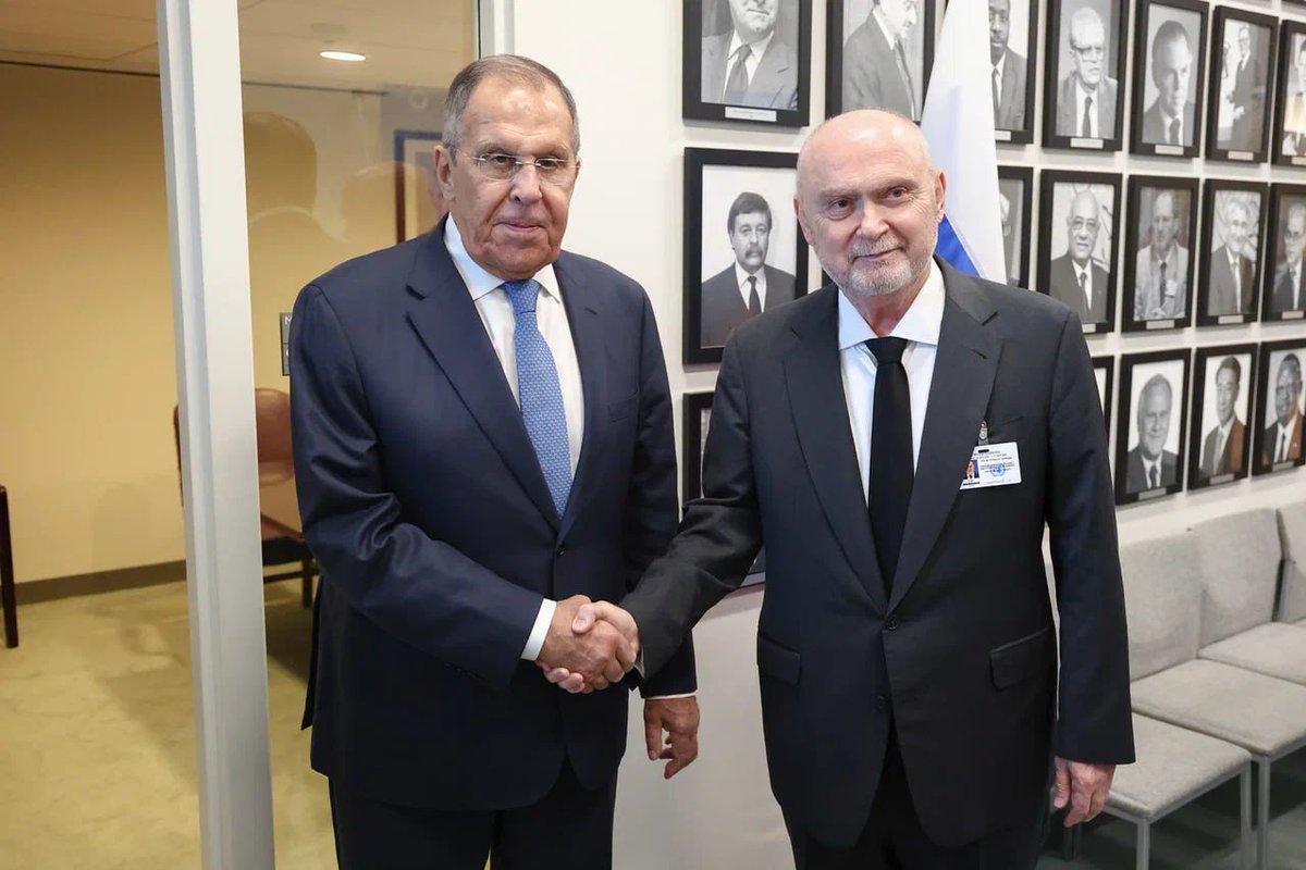 MID_RF's tweet photo. 🤝 Министр иностранных дел России Сергей Лавров проводит встречу с Генеральным секретарём ОБСЕ Феридуном Синирлиоглу «на полях» мероприятий недели высокого уровня 81-й сессии Генеральной Ассамблеи ООН

📍 Нью-Йорк, 23 сентября

https://t.co/sCssQbEUpB

#ГАООН81 https://t.co/NSvQZEhycM