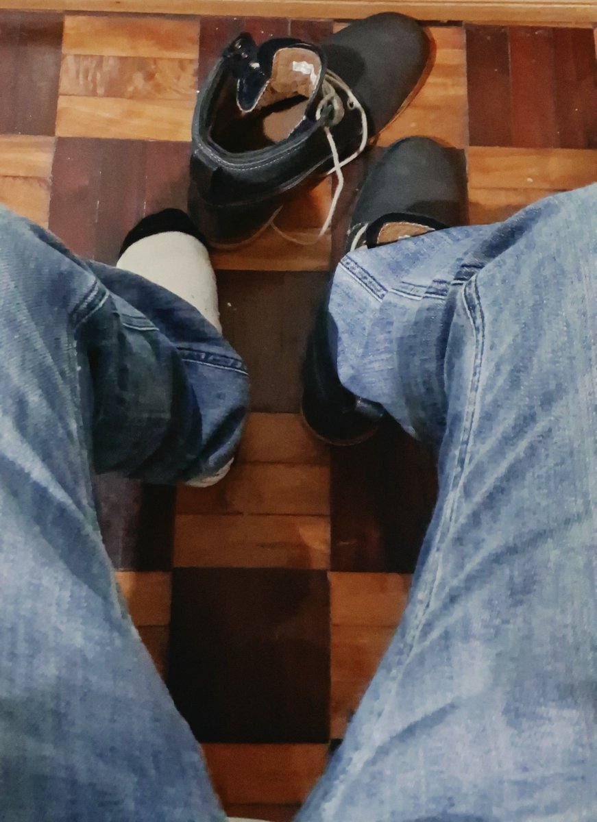 pinoinaughtyboi's tweet photo. 07/07 Errands done. Langhapin ang masarap na amoy ng #usedsocks #usedsweatysocks #usedShoes #sweatyShoes worship daddy's #sweatyFeet #tiredPinoyFeet #SweatyAsianFeet #TiredAsianFeet #PinoyFeet #AsianFeet ko #alterBaguio #AlterPH #AlterPinas. Ubusin mo masarap na amoy https://t.co/gaxCwoPsNh