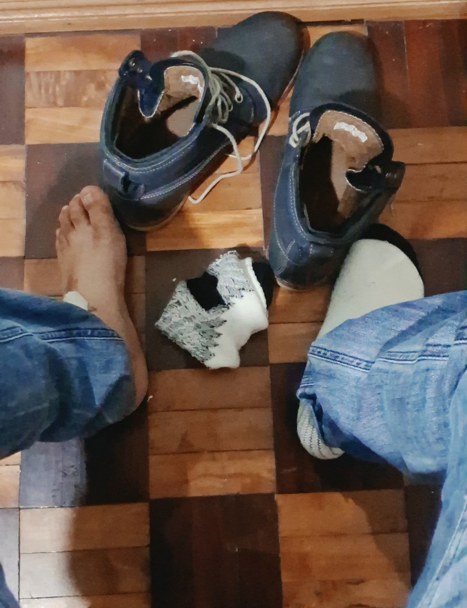 pinoinaughtyboi's tweet photo. 07/07 Errands done. Langhapin ang masarap na amoy ng #usedsocks #usedsweatysocks #usedShoes #sweatyShoes worship daddy's #sweatyFeet #tiredPinoyFeet #SweatyAsianFeet #TiredAsianFeet #PinoyFeet #AsianFeet ko #alterBaguio #AlterPH #AlterPinas. Ubusin mo masarap na amoy https://t.co/gaxCwoPsNh