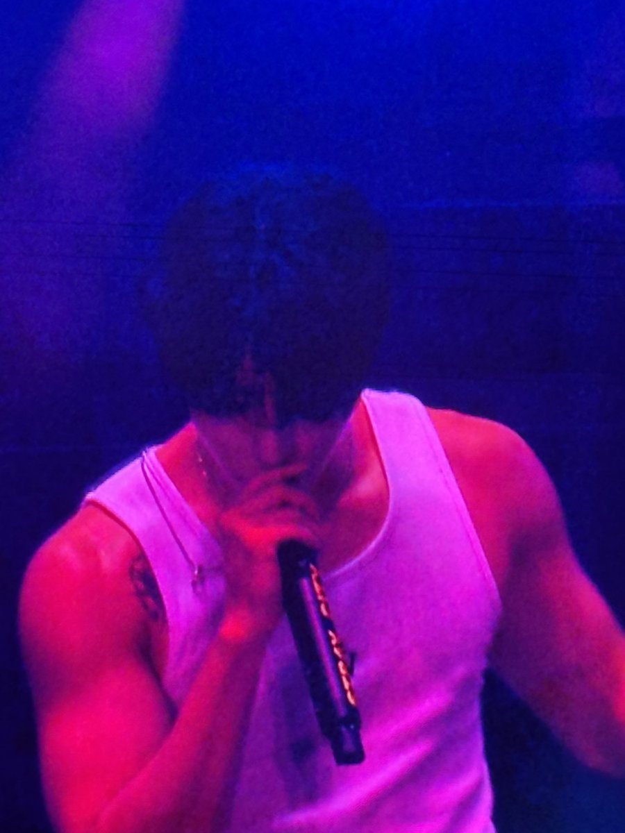 dollilixie's tweet photo. eu sou DOENTE por essa foto do jisung em 144p com a tattoo aparecendo https://t.co/mTRpJgJMON