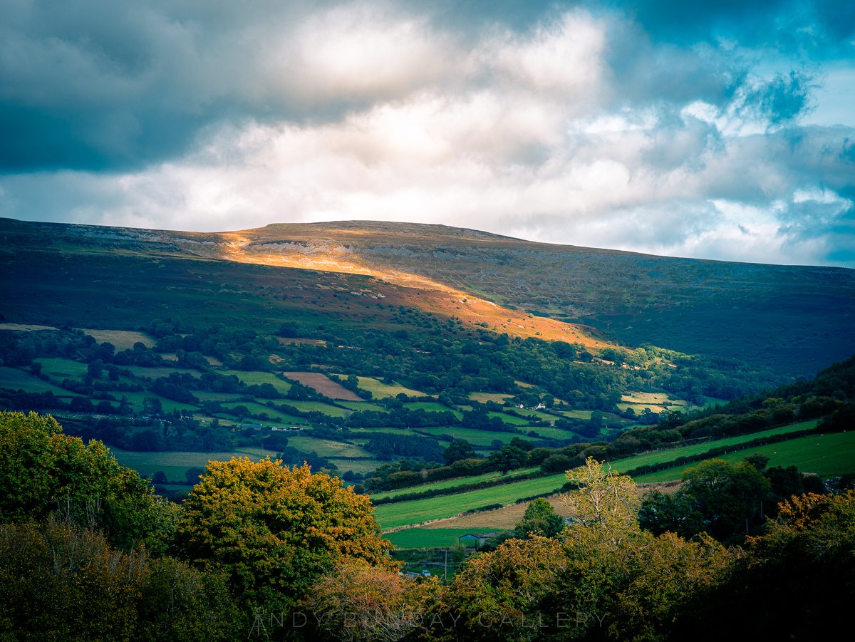 BundayAndy's tweet photo. The weather didn’t give me the shots I’d gone to Wales for, but the Brecon Beacons still gave me plenty to photograph. Three views from a trip of dark skies and fleeting light.

#BreconBeacons #LandscapePhotography https://t.co/Hyv3mtMhHw