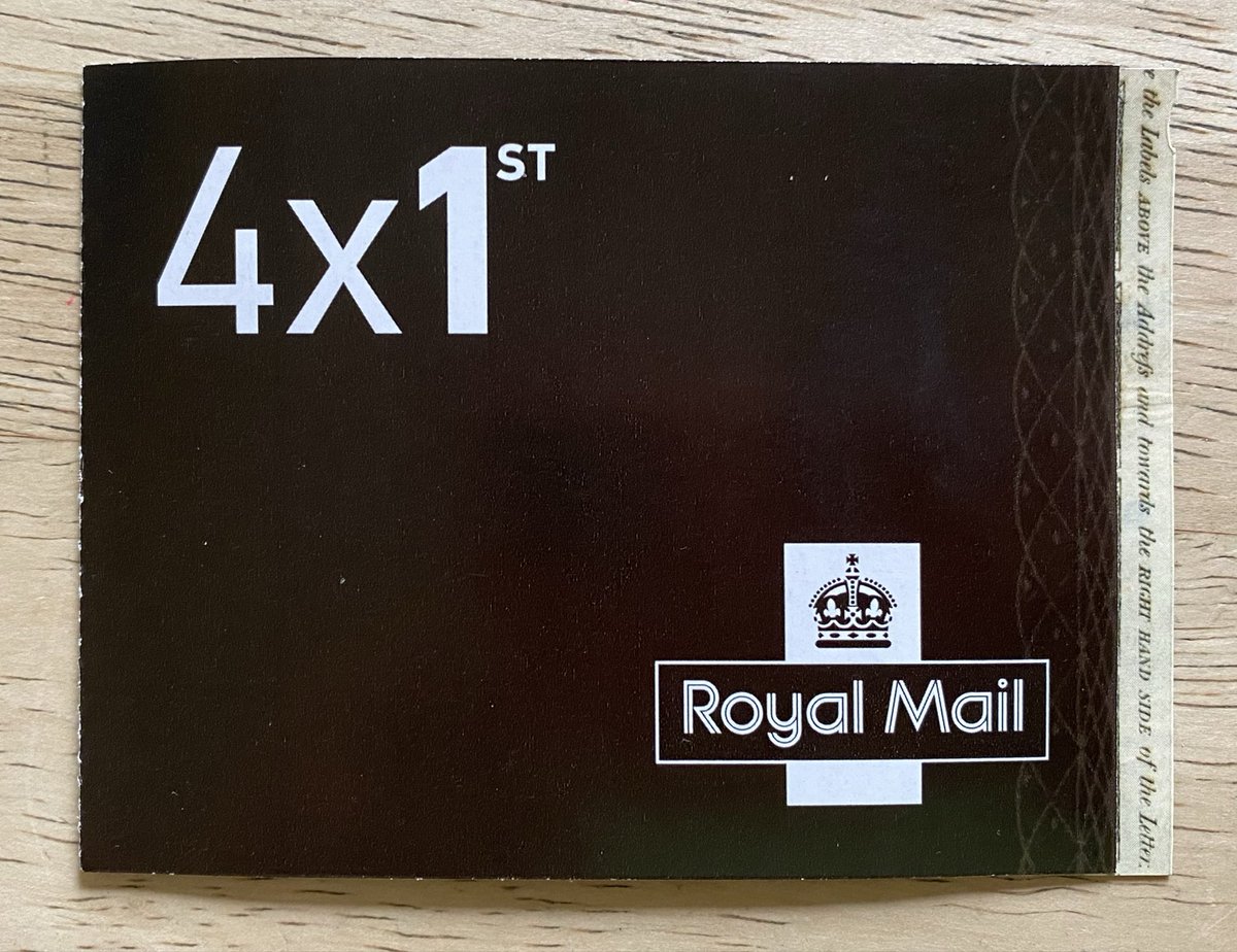 letterappsoc's tweet photo. Are we all carrying a little book of “just in case” stamps around in our wallets or purses or the back of our phone cases? (Preferred answer: Yes) 😄👛✉️👍 https://t.co/DWvkMiBCA1
