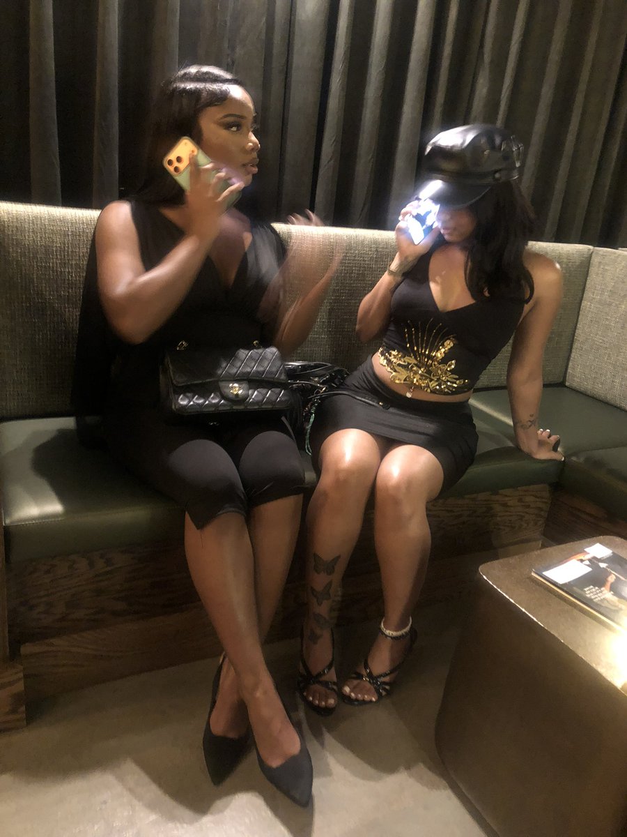 nnilayl's tweet photo. Girls Night🦋 https://t.co/B1llEEDN4H