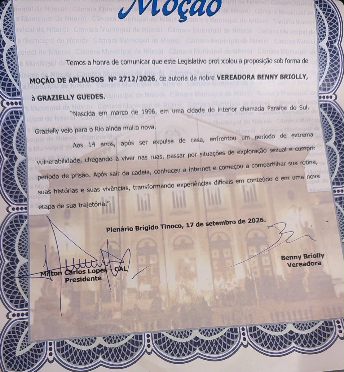 updatecharts's tweet photo. Grazi Guedes foi homenageada recebendo uma MOÇÃO DE APLAUSOS na Câmara Municipal do Rio de Janeiro por sua história de vida. https://t.co/1YPTEIyyzK