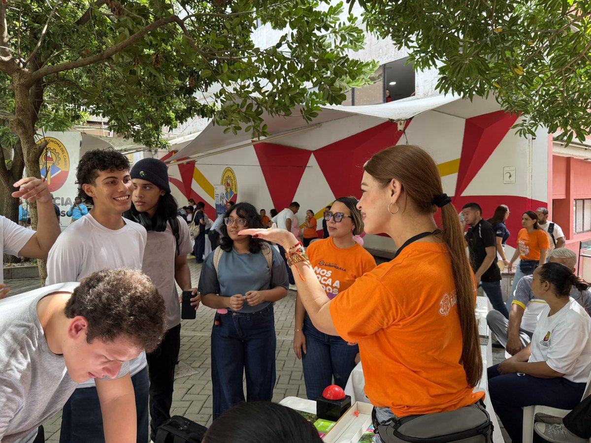 SecSaludBAQ's tweet photo. Con motivo de la Semana Andina 2026 por la prevención del embarazo en adolescentes, seguimos abriendo espacios para promover los derechos sexuales y reproductivos. ¡Hoy desde la Universidad Autónoma del Caribe informando a la juventud! 🙌🩺🗣️✅ #DecidimosNuestroFuturo https://t.co/CMk7R87Cq3