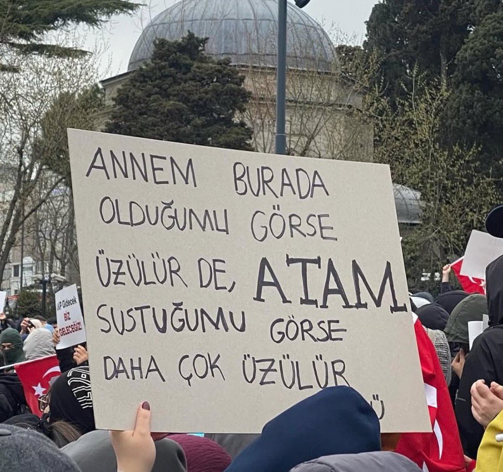 zh4nflawless's tweet photo. her seferinde ayni aciyi yasayip sonra hayatimiza devam edemeyiz bu kez gercekten bir seylerin degismesini istiyoruz cocuklarin guvenligi icin gerekenler yapilana kadar bu konuyu konusmaya devam edecegiz

#OkullarMezarOlmasın https://t.co/10rQtbdxDD
