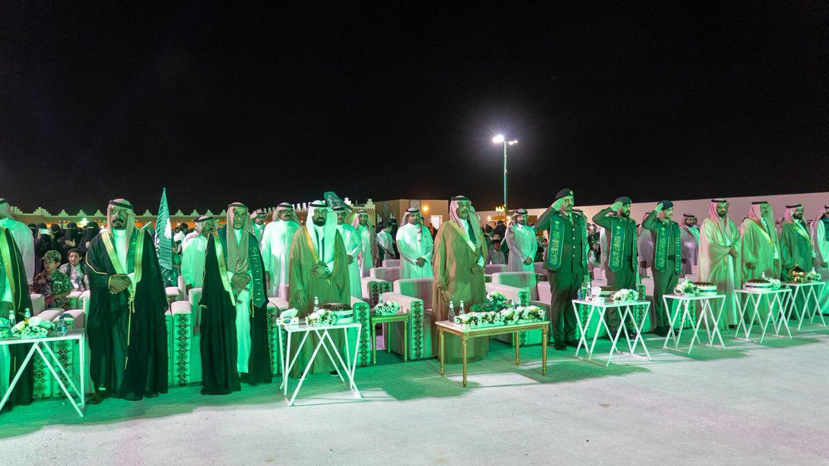 PaldetSaowayr's tweet photo. أهالي محافظة صوير يحتفون باليوم الوطني في ليلة وطنية نابضة بالفخر 🇸🇦

بحضور سعادة محافظ صوير الأستاذ ناصر بن سعود السهلي، وسعادة رئيس #بلدية_محافظة_صوير، ومديري الجهات الأمنية والحكومية، وعدد من الأعيان والمشايخ، احتفى أهالي محافظة صوير، مساء اليوم، بذكرى #اليوم_الوطني_السعودي، في حفل وطني عكس مشاعر الفخر والاعتزاز بالوطن، والولاء للقيادة الرشيدة – أيدها الله –، وسط أجواء احتفالية جمعت أهالي المحافظة في هذه المناسبة الغالية.

#عزنا_بطبعنا
#اليوم_الوطني_السعودي