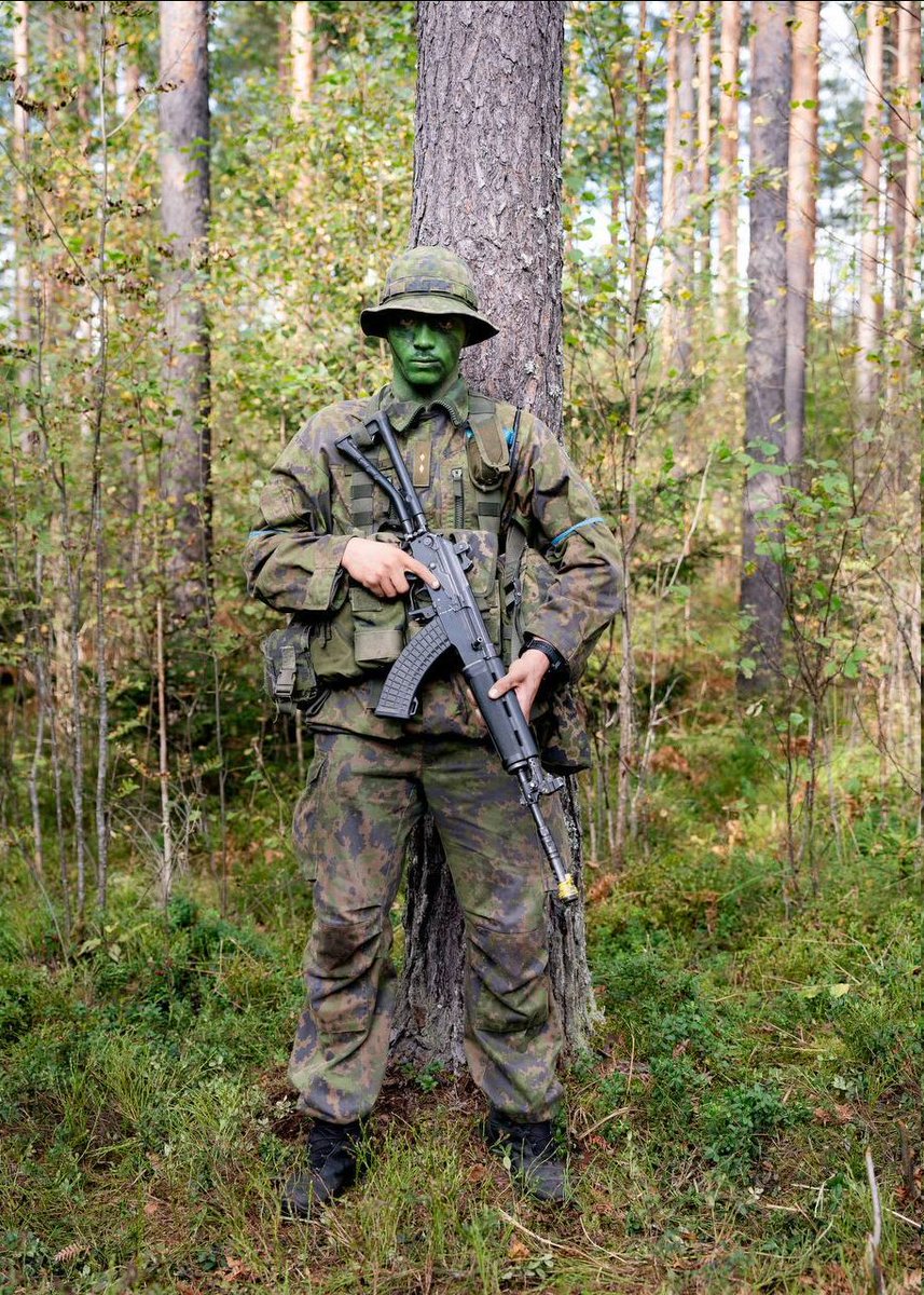 Fbeyeee's tweet photo. Finská🇫🇮armáda přebírá ukrajinské zkušenosti, končí stany, kamna (drony je zaměří), učí se počítat s kill zónou která se může rozšiřovat až na desítky kilometrů a teď se učí spát pod širým nebem, kopat okopy. A hlavně, počítají s všude přítomnými drony.https://t.co/3fVQ5ZXt1B https://t.co/CzvH3u9wWW