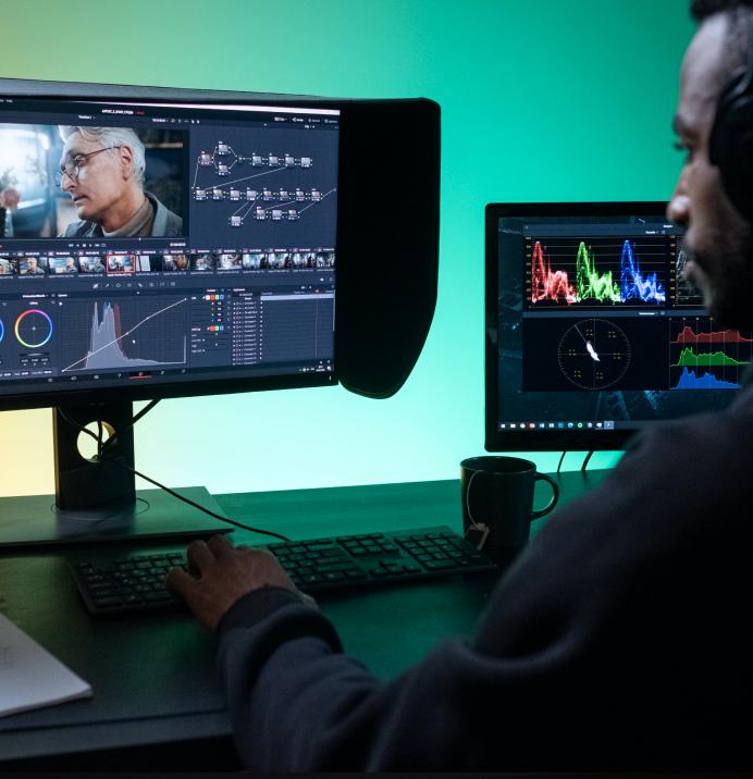 HamptPropagande's tweet photo. ✂️ RAW FOOTAGE → FINISHED STORY.
Editing creates the rhythm.
Color creates the mood.
Sound creates the emotion.
Hampton Propagande LLC
#VideoEditing #PostProduction #Filmmaking https://t.co/cAExGKm4pm