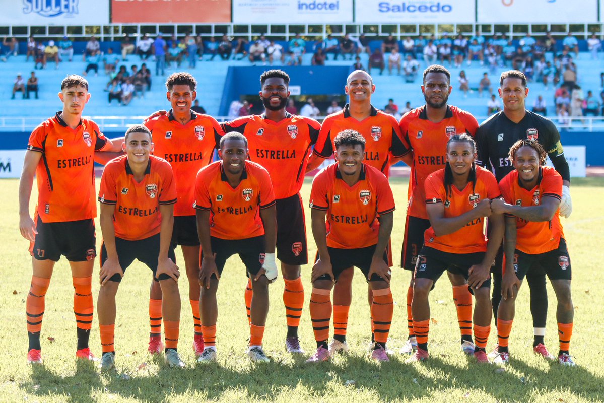 CibaoFC's tweet photo. ¡ARRANCA EL PARTIDO! 💪🏼 #SalcedoFC 🆚 #CibaoFC https://t.co/bcXO8JgKmy
