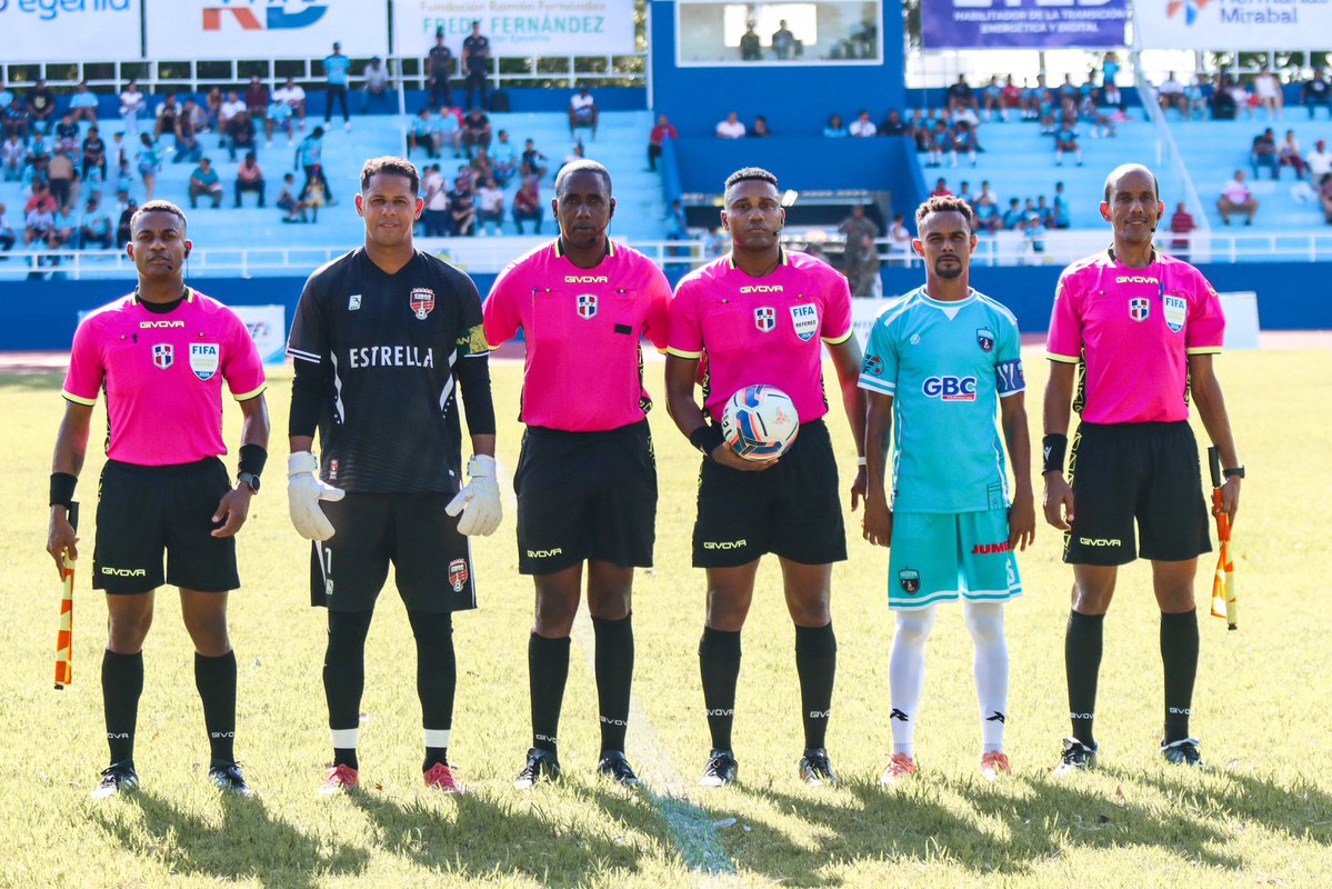 CibaoFC's tweet photo. ¡ARRANCA EL PARTIDO! 💪🏼 #SalcedoFC 🆚 #CibaoFC https://t.co/bcXO8JgKmy