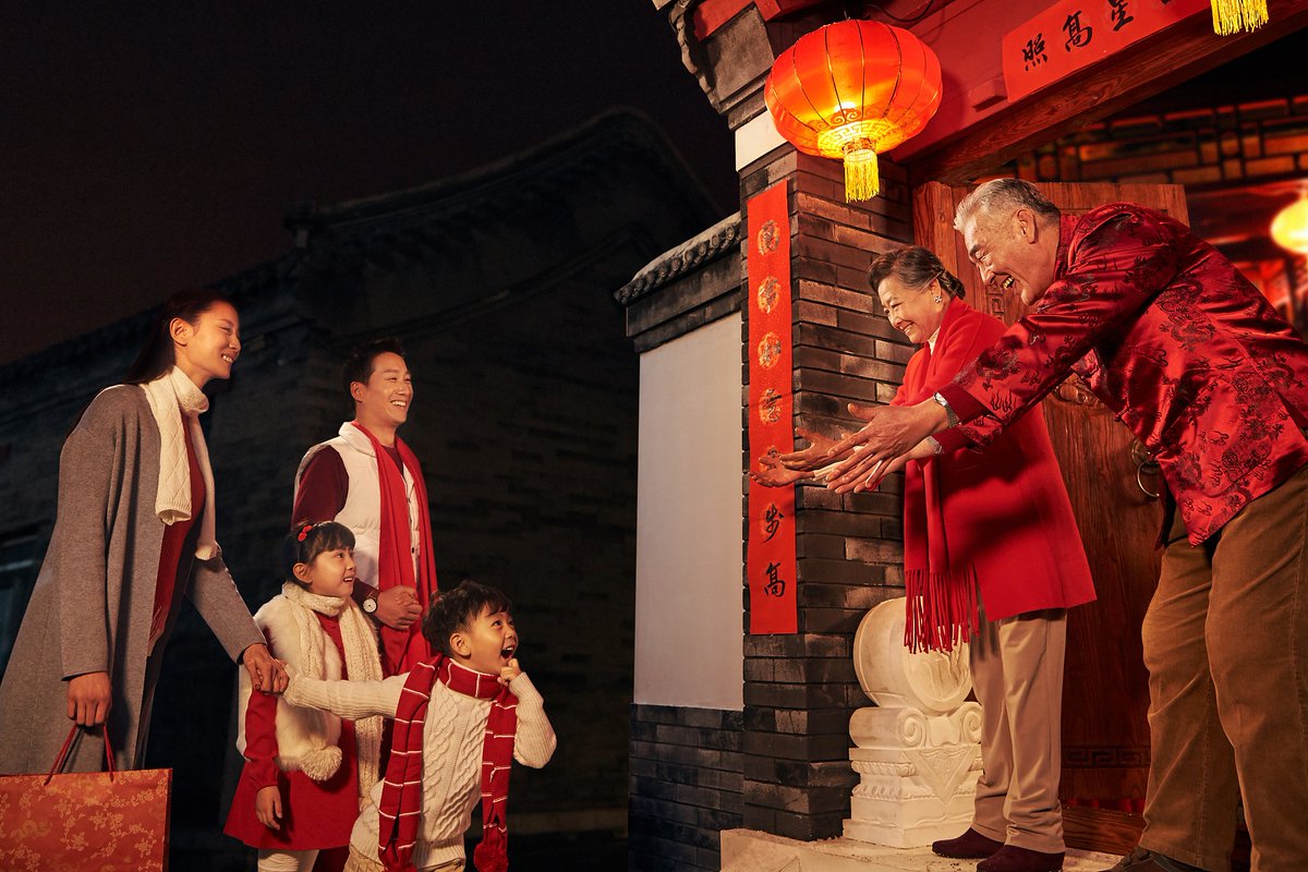 andi_onggo's tweet photo. [Lunar New Year vibes hitting different this year!  Red envelopes, sweet dumplings, and endless laughs with family – counting blessings instead of minutes. Wishing everyone a year of the Dragon full of joy and good fortune!] https://t.co/Mvhnqj3lPt