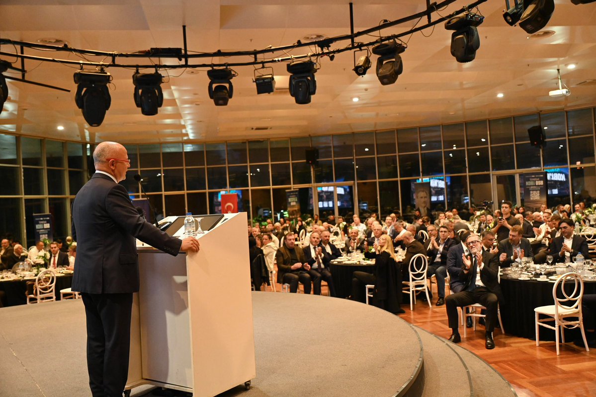 davutgurkan's tweet photo. BTSO 5. ve 30. Komite KOBİ OSB Bilgilendirme Toplantısı’nda iş insanlarımızla bir araya gelerek Bursamızın üretim potansiyelini ve sanayimizin geleceğine dair atılacak adımları istişare ettik.

Üreten, yatırım yapan ve istihdam sağlayan iş dünyamızla birlikte Bursa’nın üretim gücünü daha da ileri taşımak için ortak akılla çalışmaya devam edeceğiz.

Bursa üretecek, Türkiye büyüyecek. 🇹🇷