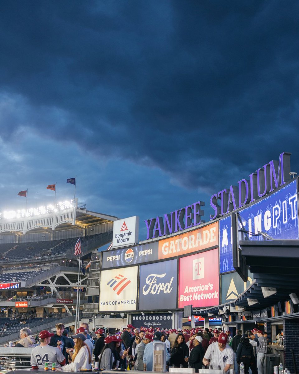FordhamAlumni's tweet photo. We’ll always be in a New York state of mind. Thanks to the over 1,100 alumni for coming out to the 8th annual Fordham Night at Yankee Stadium! 🗽🐏

#FordhamAlumni #Fordham #Yankees #NYC https://t.co/2KeAUABFH4