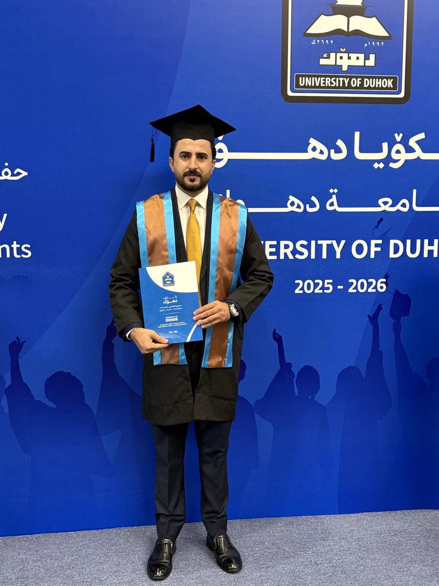 arshadsinjari's tweet photo. حفلة تخرّج طلبة الدراسات العليا في جامعة دهوك 🎓 https://t.co/wulkMC0vPD