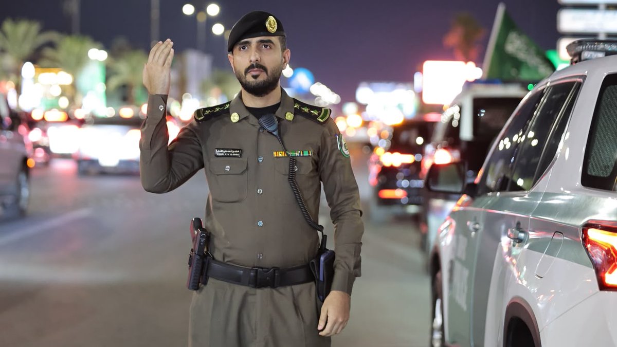 eMoroor's tweet photo. فرحة وطن .. نعيشها بأمان.
#اليوم_الوطني_السعودي
#عزنا_بطبعنا
#المرور_السعودي https://t.co/ZlqSa5dXV5