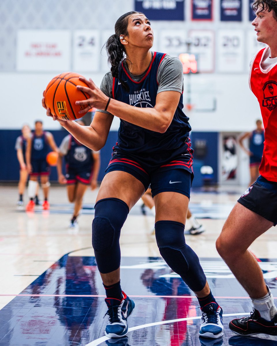 UConnWBB's tweet photo. midweek movement https://t.co/4i04RLhGNH