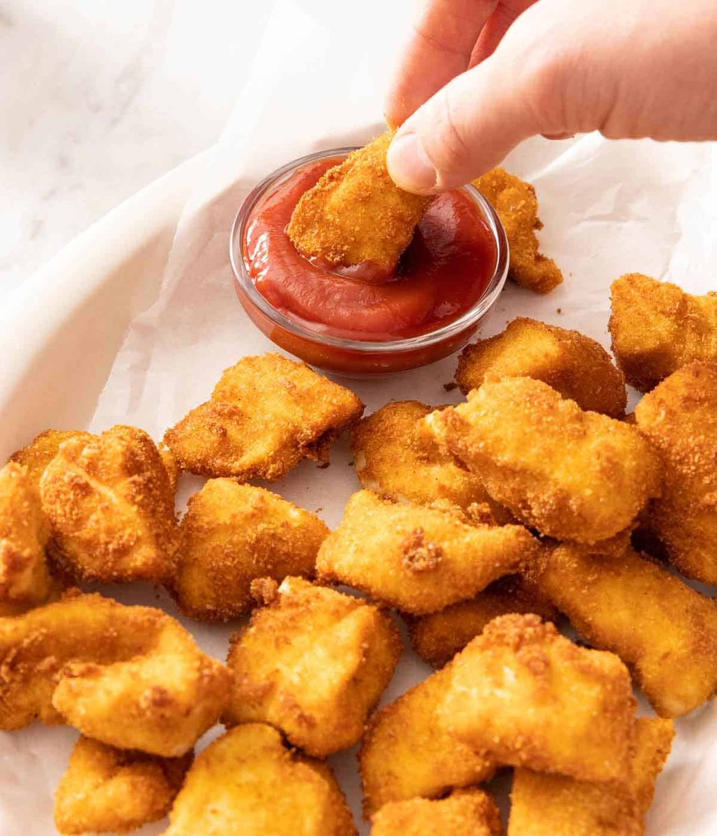 SuperWeirdTwo2's tweet photo. Daily nugget posting day 252!

What's a good name for a band with the word "nugget?"

Chikn nugget might not work...
Flamin nugget...? Hmmm...

HUG IT NUGGET!!!

10/10 naming!!!

#chickennuggets #slug #vtuber #bizartist #foodielife #FoodMood #FoodLovers #seaslug #band #music https://t.co/yE5WKCtt4K