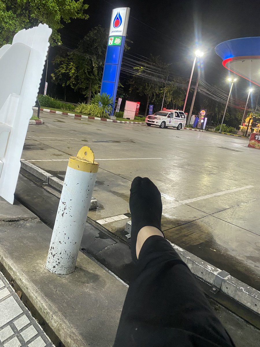 mfib3p's tweet photo. เลิกงานตี2 รอรถเมล์ตี4 🤣 #พรานนก #พรานนกตัดใหม่ #ตลิ่งชัน #บางระมาด #บางแวก https://t.co/RAJmjRLa3n