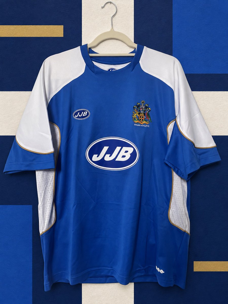 potkettleblack's tweet photo. Wigan Athletic home, 2006-07 🔵⚪️🟡 #wafc https://t.co/xWaLOzH38d https://t.co/iwDzqKJt08