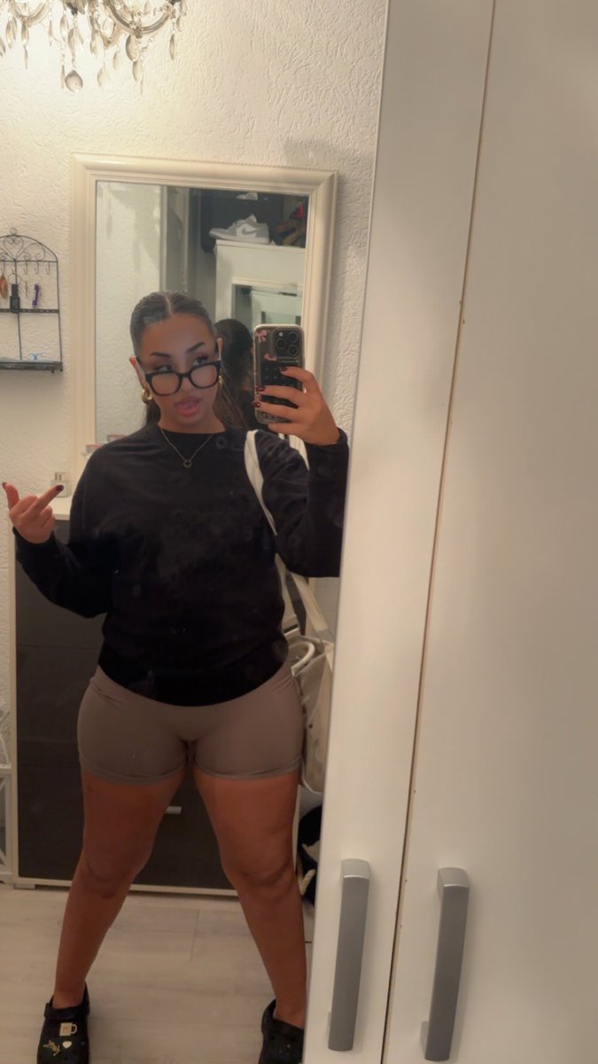 Latinathegoddes's tweet photo. Ben deze weken weer volop aan het trainen om jullie sukkels weer lekker goede lesjes te leren. Durf je t aan?

Findom findomnl sub tribute cashmeet paypig PayPal geldslaaf tikkieslaaf ashtray feet feetworship https://t.co/iPwY7pvS5V