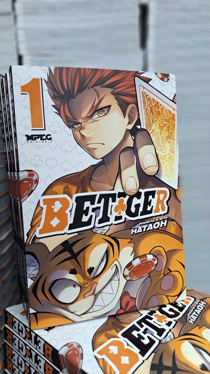 Hataaoh's tweet photo. O VOLUME 1 ESTÁ OFICIALMENTE ENTRE NÓS!! 

E a partir da semana que vem já deve começar a chegar nas lojas! 

Vou deixar uns vídeos mostrando um pouco mais abaixo  👇 https://t.co/RqGCXfznRh