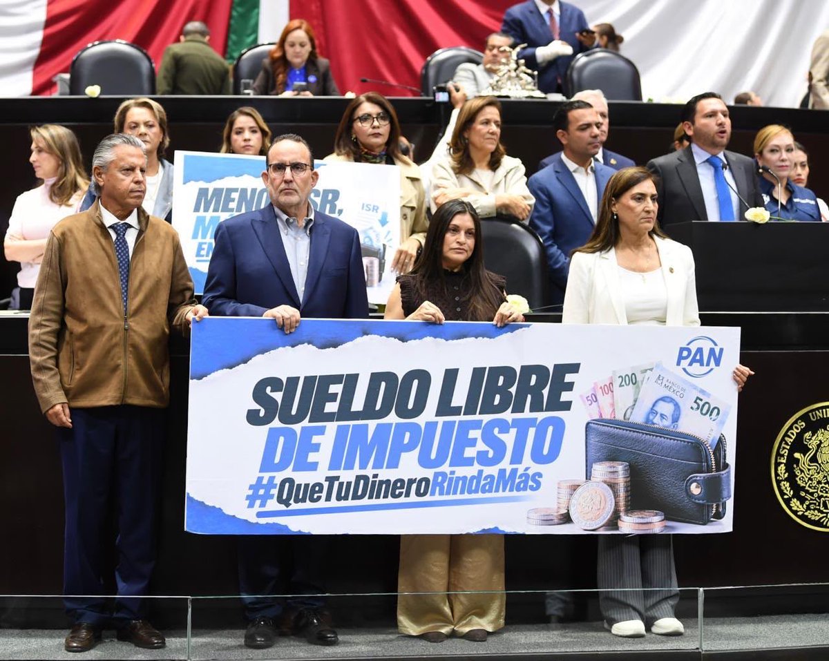 JorgeRoHe's tweet photo. Que un aumento de sueldo se note en el bolsillo, no en los impuestos.  💰

Hoy, desde la @Mx_Diputados los @diputadospan presentaron una iniciativa para que quienes ganen menos de 12 mil pesos al mes no paguen ISR. Es una de las 111 #SolucionesParaMéxico que impulsamos desde @AccionNacional para que a las familias les alcance más. 

#PatriaFamiliaYLibertad 🇲🇽 #QueTuDineroRindaMás