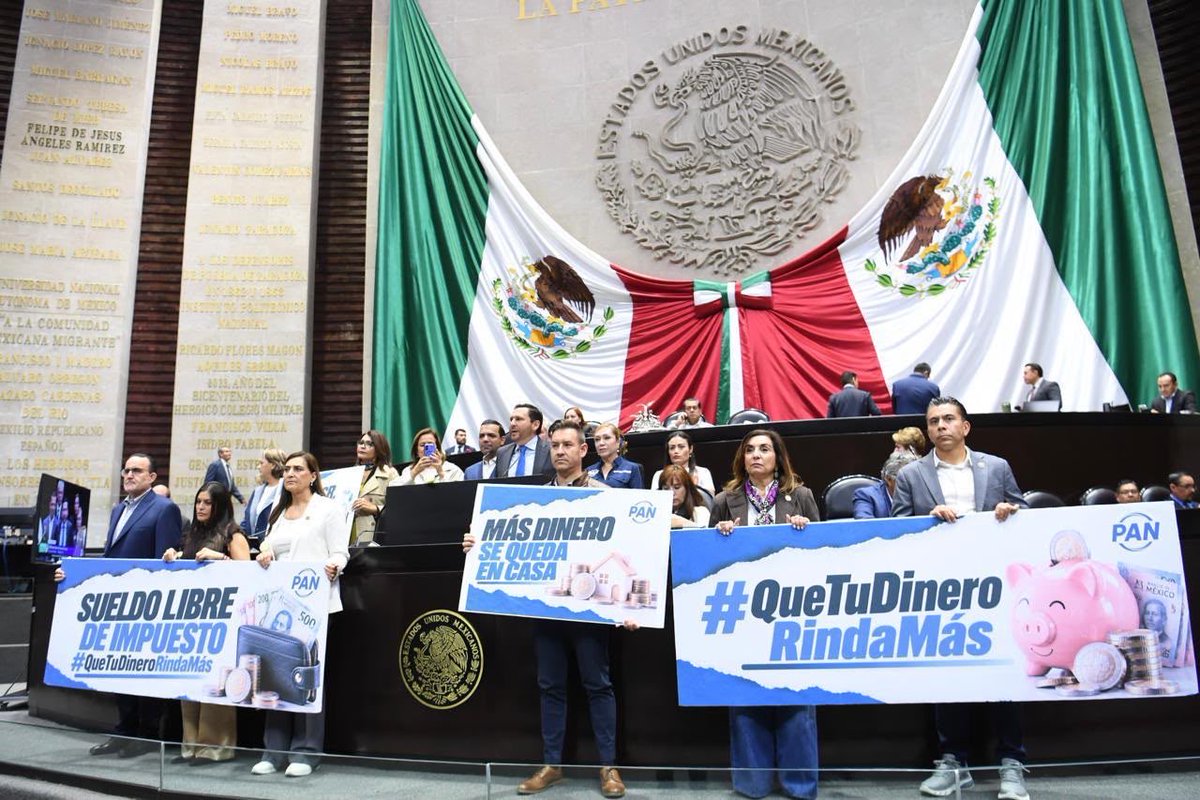 JorgeRoHe's tweet photo. Que un aumento de sueldo se note en el bolsillo, no en los impuestos.  💰

Hoy, desde la @Mx_Diputados los @diputadospan presentaron una iniciativa para que quienes ganen menos de 12 mil pesos al mes no paguen ISR. Es una de las 111 #SolucionesParaMéxico que impulsamos desde @AccionNacional para que a las familias les alcance más. 

#PatriaFamiliaYLibertad 🇲🇽 #QueTuDineroRindaMás
