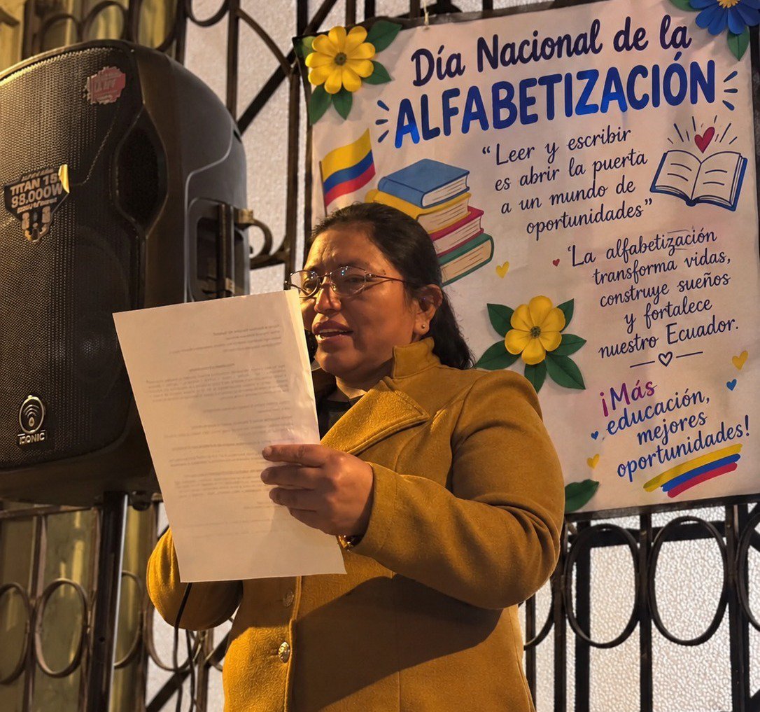 EducacionZ3_Ec's tweet photo. 📚 En el Día Internacional de la Alfabetización, estudiantes de las ofertas educativas para jóvenes, adultos y adultos mayores de la Zona 3 participaron en el #MomentoCívico y elaboraron murales para destacar el valor de la educación y el aprendizaje a lo largo de la vida. 💙 https://t.co/yoD8c02Bht
