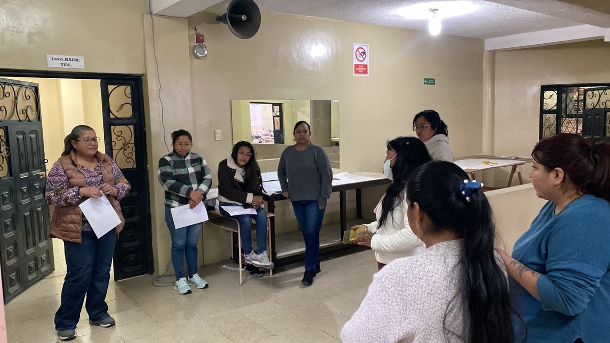 EducacionZ3_Ec's tweet photo. 📚 En el Día Internacional de la Alfabetización, estudiantes de las ofertas educativas para jóvenes, adultos y adultos mayores de la Zona 3 participaron en el #MomentoCívico y elaboraron murales para destacar el valor de la educación y el aprendizaje a lo largo de la vida. 💙 https://t.co/yoD8c02Bht