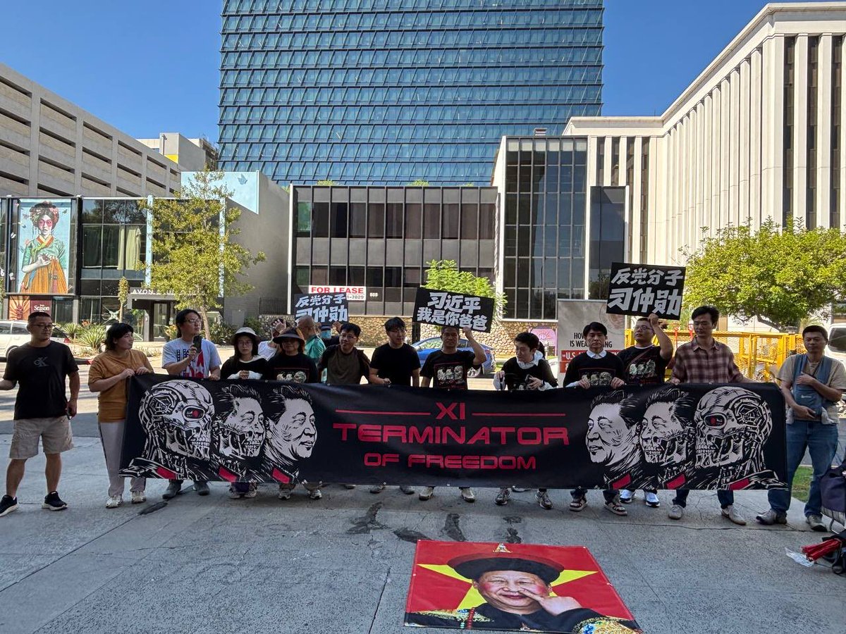 MinMin89485072's tweet photo. 9月23日洛杉矶中领事馆对习近平到访美国的抗议活动。 https://t.co/iQO0lvs3ub