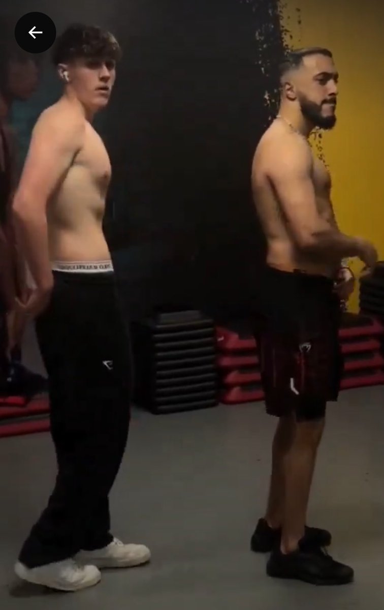 itsDarkb2's tweet photo. @LaTwitchance Le jour ou j’ai vu cette vidéo j’ai compris qu’il était pas entier https://t.co/Ckt9HWQ7WI