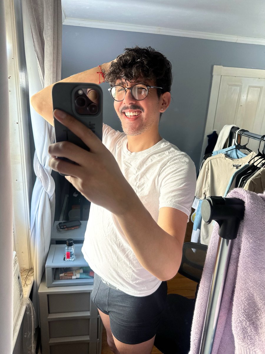 beingberto's tweet photo. Nothing feels better than being pantless #comfy https://t.co/VN1RNj5JdK