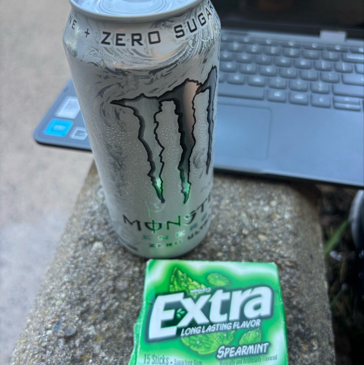 shedwillgraham's tweet photo. “meal” post: breakfast- ucc coffee(140kcal) + muffin bar(150kcal) snack- monster(0kcal) + gum(5kcal) Total: 295kcal #arfid #edtwt #edrtwt #bulimia https://t.co/2pcz5nLYKP