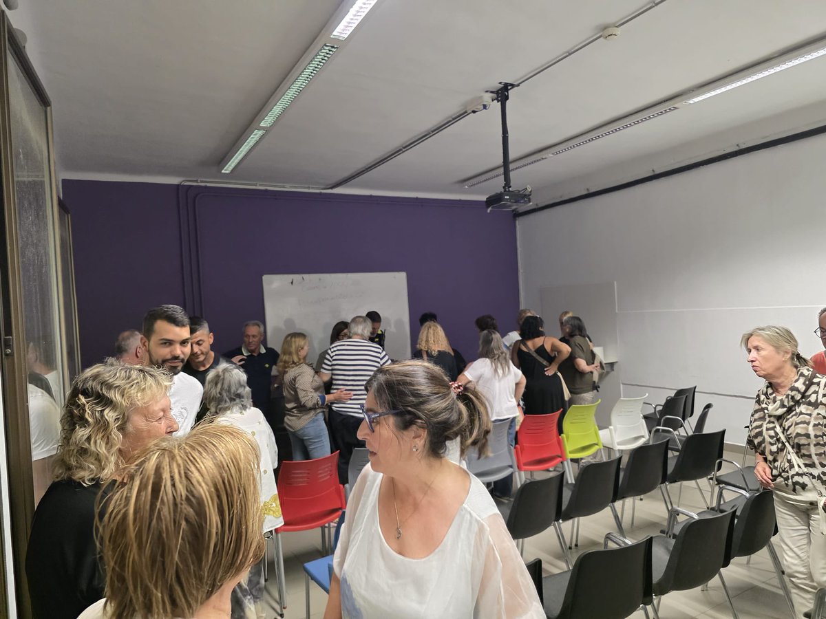 josepangladaVic's tweet photo. Avui he estat als habitatges Montseny escoltant els veïns i les seves reivindicacions
Denuncien problemes d tota mena i asseguren sentir-se abandonats per l’Ajuntament
Escoltar els veïns i defensar les seves reivindicacions també és fer política municipal
#Vic #SOMI https://t.co/ihHcBnp5f8