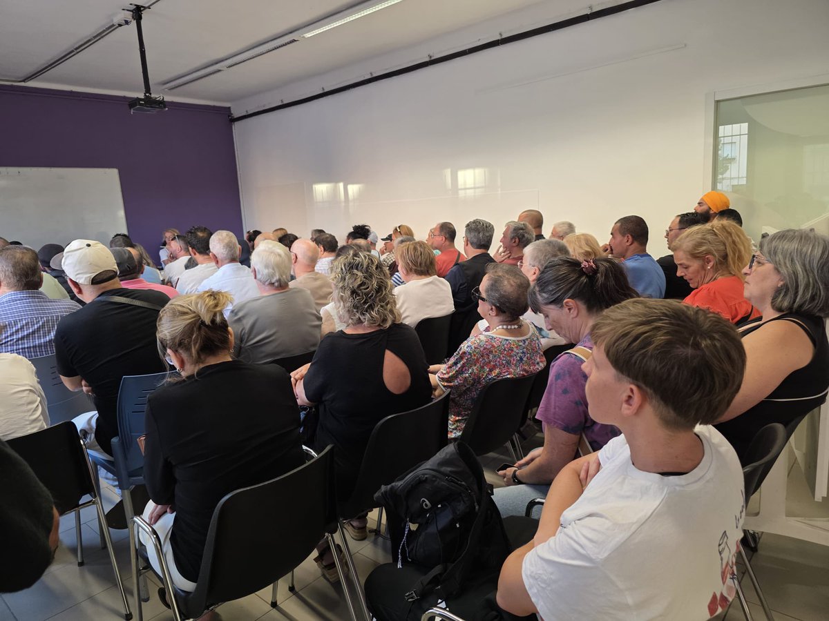 josepangladaVic's tweet photo. Avui he estat als habitatges Montseny escoltant els veïns i les seves reivindicacions
Denuncien problemes d tota mena i asseguren sentir-se abandonats per l’Ajuntament
Escoltar els veïns i defensar les seves reivindicacions també és fer política municipal
#Vic #SOMI https://t.co/ihHcBnp5f8