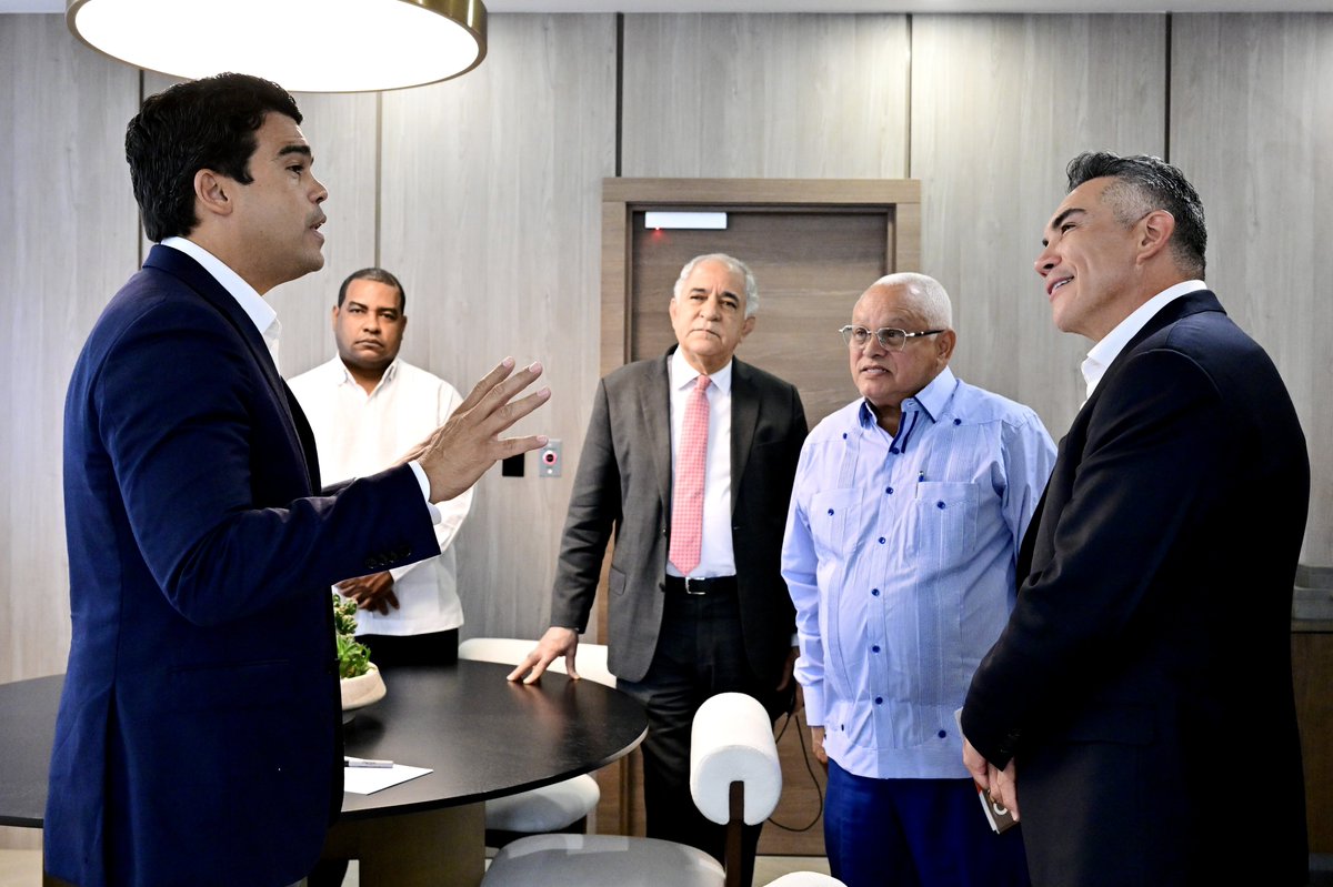 alitomorenoc's tweet photo. Tuve una gran plática con mi amigo @warnaudbisono, Director Ejecutivo del Instituto Nacional de Aguas Potables y Alcantarillados. Un hombre serio y responsable, servidor público comprometido y con gran capacidad. Hablamos sobre su experiencia, los proyectos que ha impulsado y la importancia de que la política dé resultados concretos en la vida cotidiana de la gente.

Me dio gusto conocer de cerca el trabajo que realiza y compartir experiencias sobre los desafíos que enfrentamos desde nuestras responsabilidades públicas.