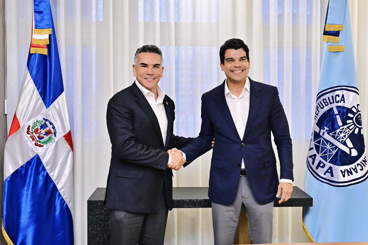 alitomorenoc's tweet photo. Tuve una gran plática con mi amigo @warnaudbisono, Director Ejecutivo del Instituto Nacional de Aguas Potables y Alcantarillados. Un hombre serio y responsable, servidor público comprometido y con gran capacidad. Hablamos sobre su experiencia, los proyectos que ha impulsado y la importancia de que la política dé resultados concretos en la vida cotidiana de la gente.

Me dio gusto conocer de cerca el trabajo que realiza y compartir experiencias sobre los desafíos que enfrentamos desde nuestras responsabilidades públicas.