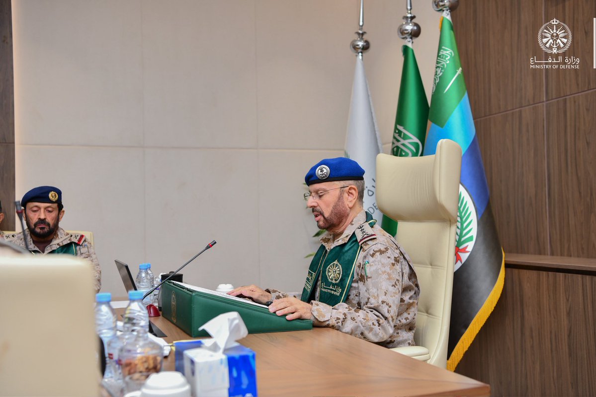 modgovksa's tweet photo. معالي رئيس هيئة الأركان العامة الفريق الأول الركن فياض الرويلي يعقد اتصالاً مرئياً مع قادة ومنسوبي القوات المسلحة، ويهنئهم بـ #اليوم_الوطني_السعودي، مشيداً بما يقدّمونه من تضحيات في الذود عن حياض الوطن وحماية مقدّراته. https://t.co/zDPjWUnM8b