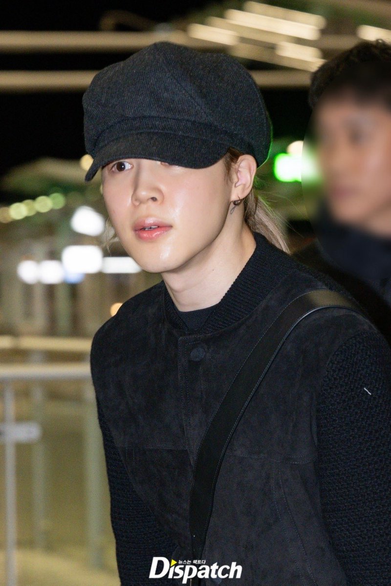 Minnie_Peachy_8's tweet photo. So you edited Jimin’s skin darker, posted it like it was the original, then claimed Dispatch deleted the real photo? Bro, the original photos and videos from that day are literally still everywhere. Dispatch has them, fans have them, and we all saw what Jimin actually looked like. 

And let me say this too: Jimin is BEAUTIFUL. His skin, his features, his whole face there is absolutely nothing that needs to be altered. My baby is gorgeous exactly as he is. 🥹

Stop manipulating his photos and then lying about the source. It’s weird, it’s dishonest, and it’s not funny.