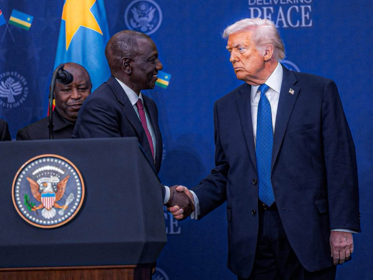 Wiki_Kenya's tweet photo. President William Ruto shakes hands with 
President Trump signaling an DRC peace deal. 🤝 

Security Council Ukombozi Davido Uhuru #RailaAirways #PresidentInteracts sheila mutundi ruto delivers Kenya's Dental Pride arrow dental centre UNGA Fixing The Nation🤝 https://t.co/5enuybc9JO