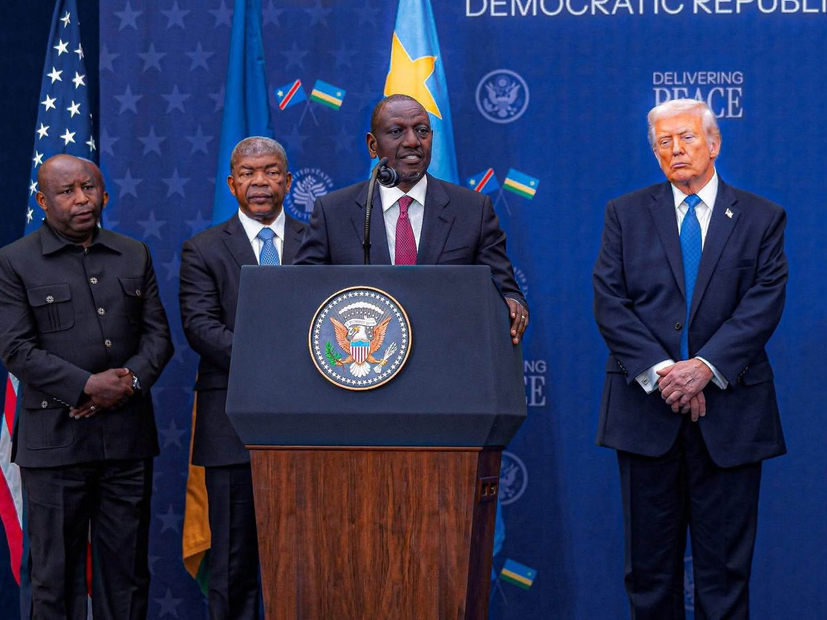 Wiki_Kenya's tweet photo. President William Ruto shakes hands with 
President Trump signaling an DRC peace deal. 🤝 

Security Council Ukombozi Davido Uhuru #RailaAirways #PresidentInteracts sheila mutundi ruto delivers Kenya's Dental Pride arrow dental centre UNGA Fixing The Nation🤝 https://t.co/5enuybc9JO